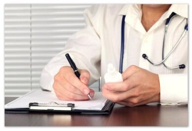 Medicul prescrie medicamentul